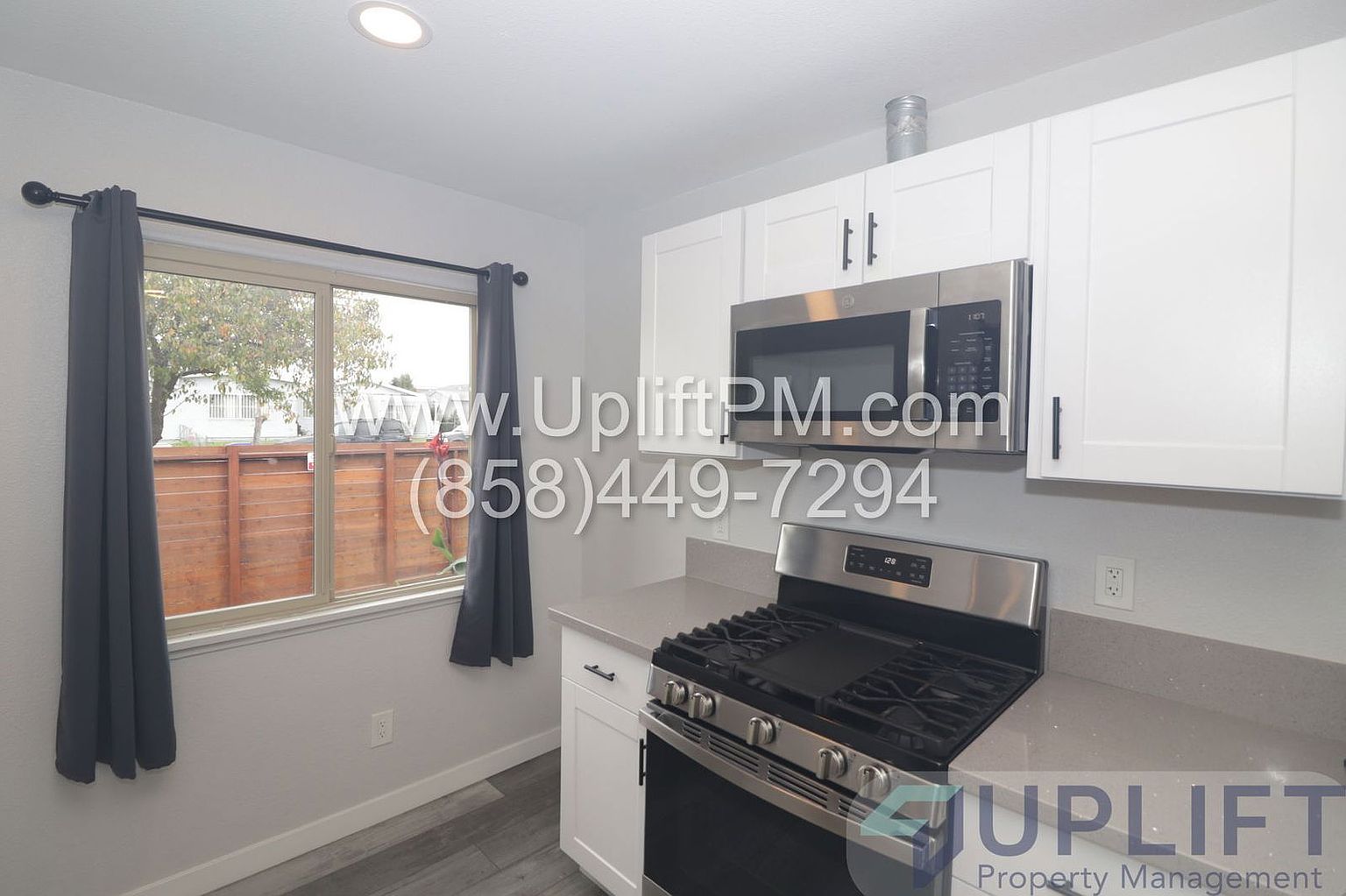4165 Wightman Street living area