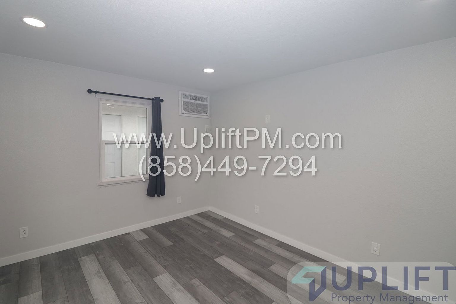 4167 Wightman Street bathroom