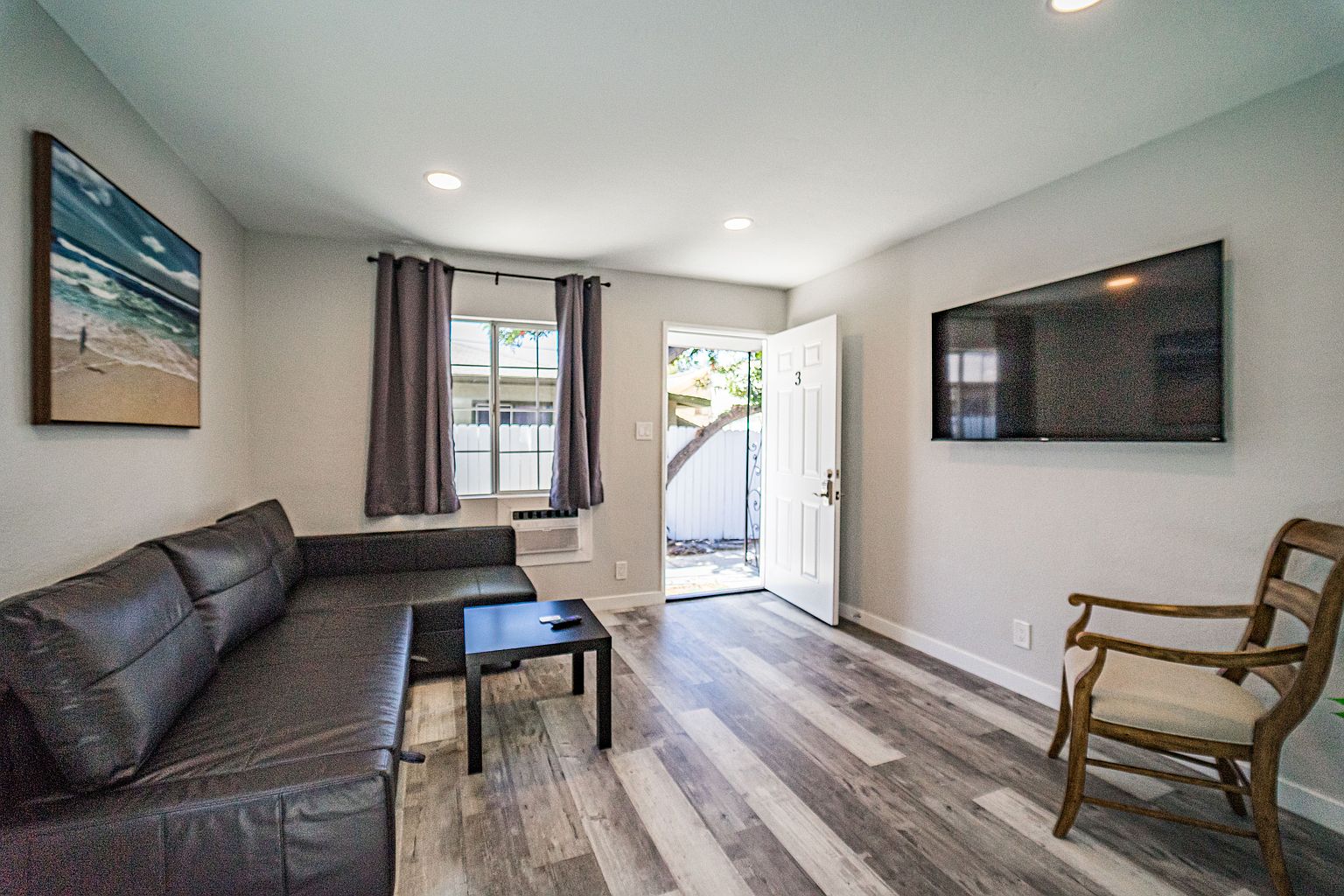 4237 Swift Ave interior