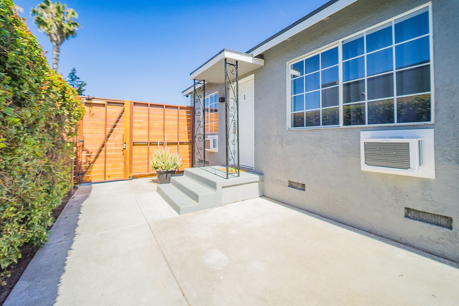 4239 Swift Ave kitchen